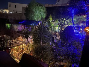 المنطقة المحيطة بالمنشأة
