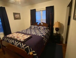 2 bedrooms, iron/ironing board, free WiFi, bed sheets - The Little Fish in Eufaula (Eufaula)