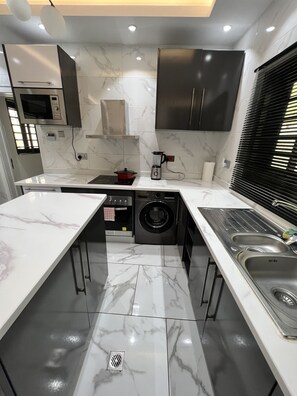 Private kitchen - Modern Villa (Greater Accra Region)