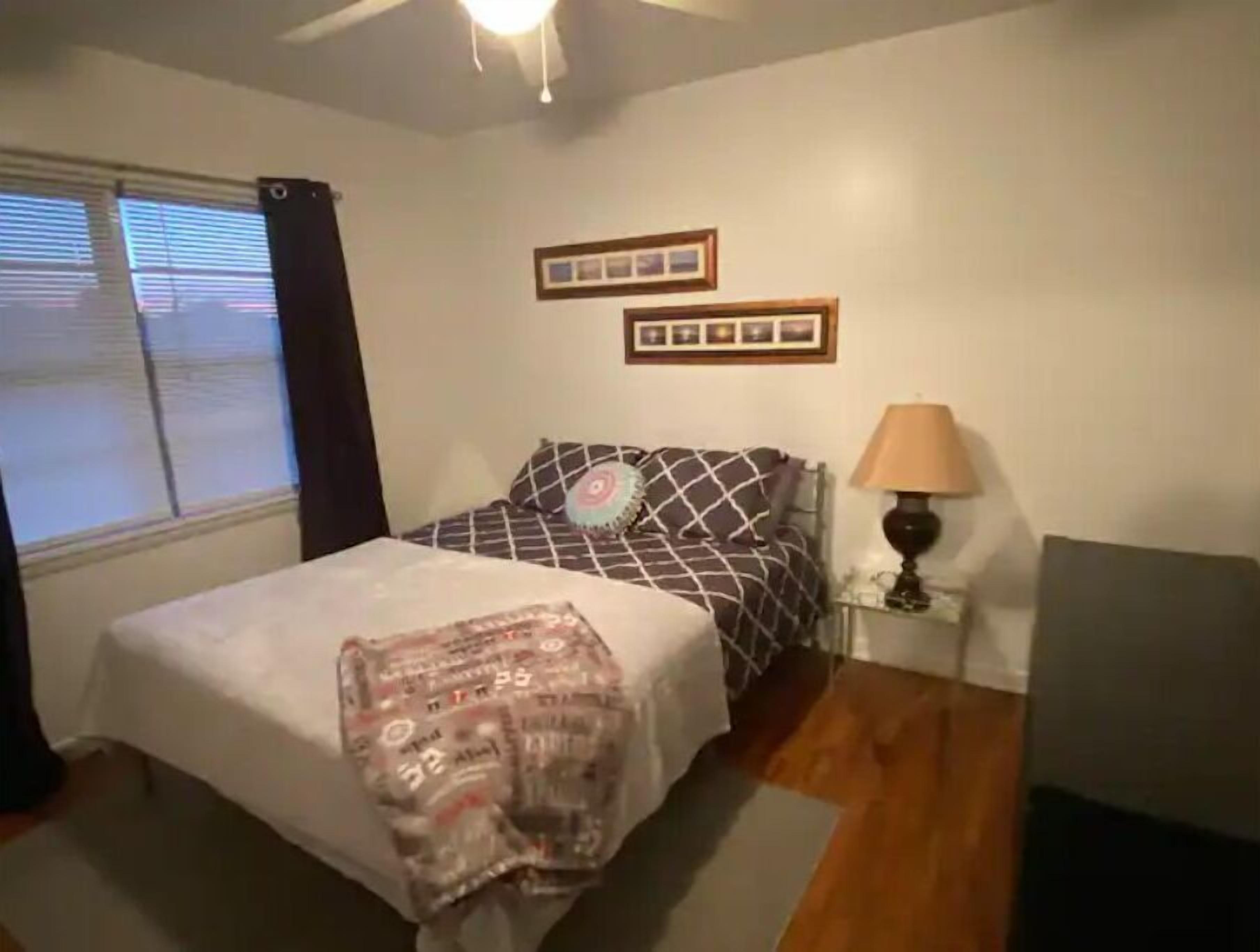 3 soverom, skrivebord, wi-fi (inkludert) og sengetøy