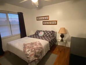 3 habitaciones, escritorio, wifi gratis y ropa de cama 