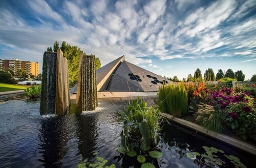 Ultimate Denver Getaway << Sleep 16 >> Hot Tub, Fire Pit, Game Room & Home Gym