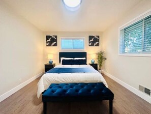 5 bedrooms, desk, iron/ironing board, travel cot