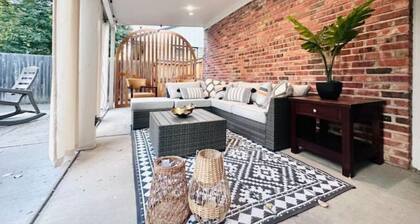 ✨European Style Hideaway💝Central Location⭐GameRoom⭐Free Wine⭐Fast Wifi⭐NetFlix