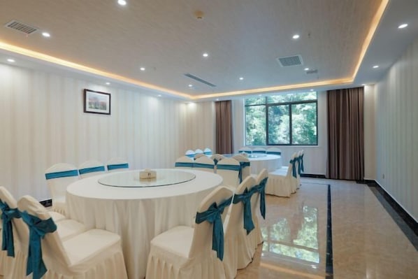 Unclassified image, 1 of 102, button - Fall In Love With Nujiang Grand Canyon Hotel (Lushui)