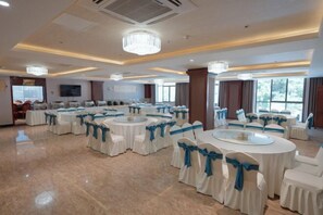Restaurant - Fall In Love With Nujiang Grand Canyon Hotel (Lushui)