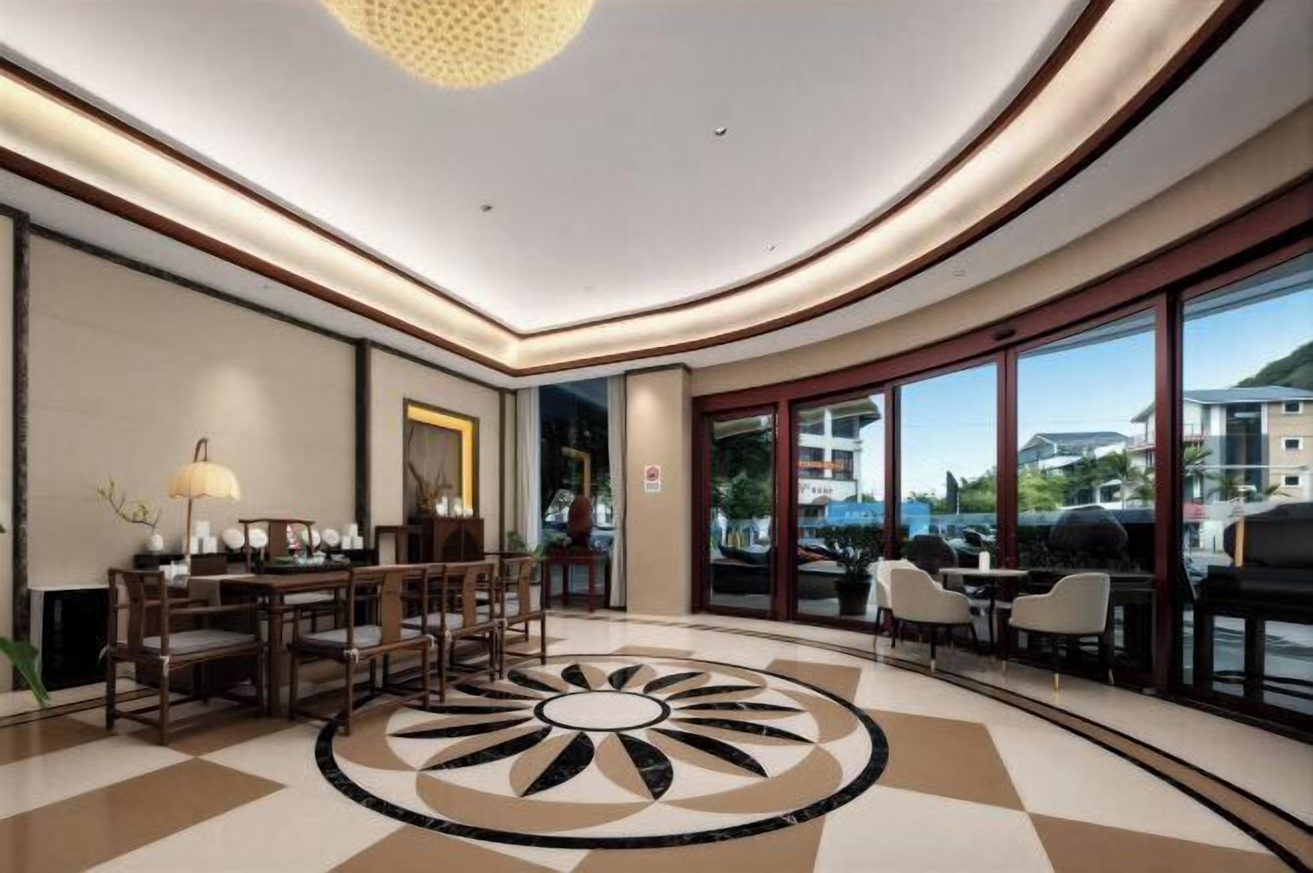 المنشأة من الداخل