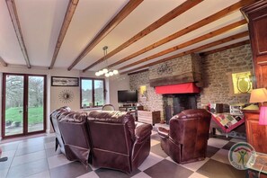 TV, fireplace, DVD player, stereo - La Petite Prairie - Baguer Morvan (BAGUER MORVAN)