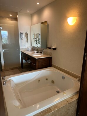 Jetted bath, hair dryer, towels, soap - 2023 PGA Mexico Open Resort 2BR/2BA Suite 4/24-5/1/2023 (Nuevo Vallarta)