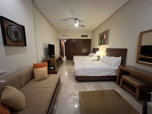 2 bedrooms, in-room safe, iron/ironing board, WiFi - 2023 PGA Mexico Open Resort 2BR/2BA Suite 4/24-5/1/2023 (Nuevo Vallarta)