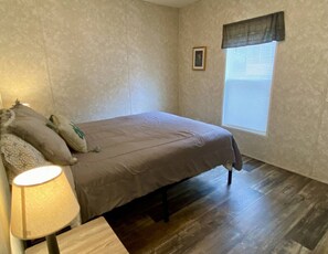 2 bedrooms, WiFi, bed sheets - Rainbow River Bungalow R (Dunnellon)