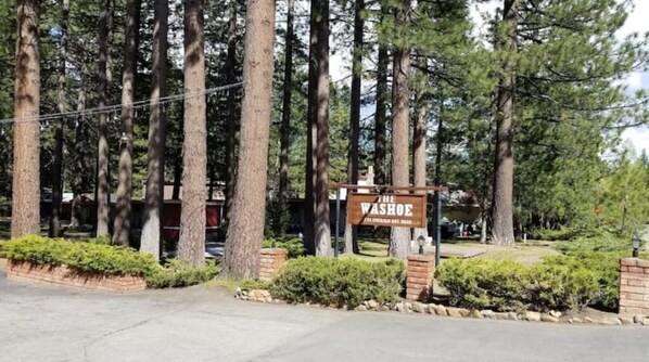 Property grounds - 09 Sugar pine studio at the WASHOE pet friendly (South Lake Tahoe)