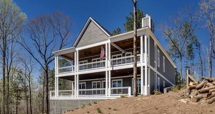 Waterfront 5-Bedroom Cabin on Lake Martin
