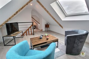 TV, fireplace, stereo