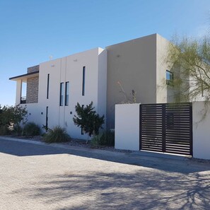 Property grounds - Laguna Shore Thing,  modern beach house w/ private pool, resort, sleeps 20 (puerto penasco)
