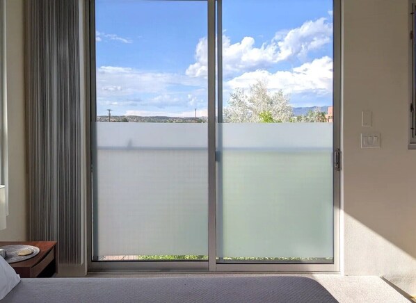 2 habitaciones, escritorio, tabla de planchar con plancha y wifi gratis