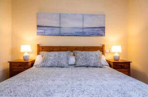 4 chambres, fer et planche à repasser, Wi-Fi gratuit, draps fournis