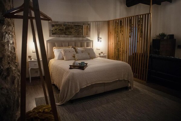 1 bedroom, travel cot, WiFi, bed sheets