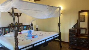 5 bedrooms, iron/ironing board, WiFi, bed sheets - Ntunu House (Malindi)