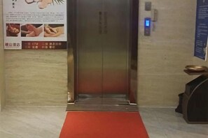 Unclassified image, 2 of 43, button - Hengshan Hotel (Taishan)