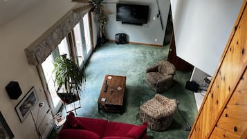 Smart TV, DVD player, books, printers