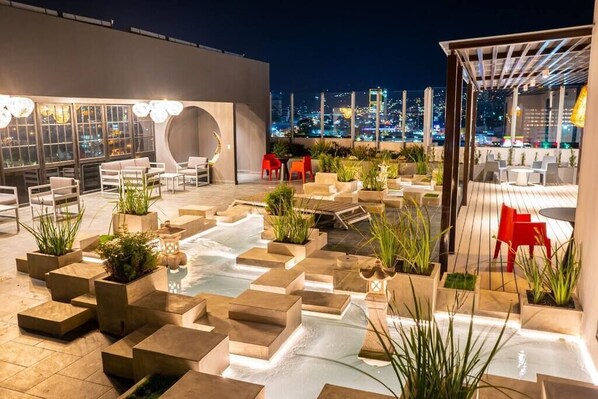 Pool - An oasis in the middle of the city (San José)