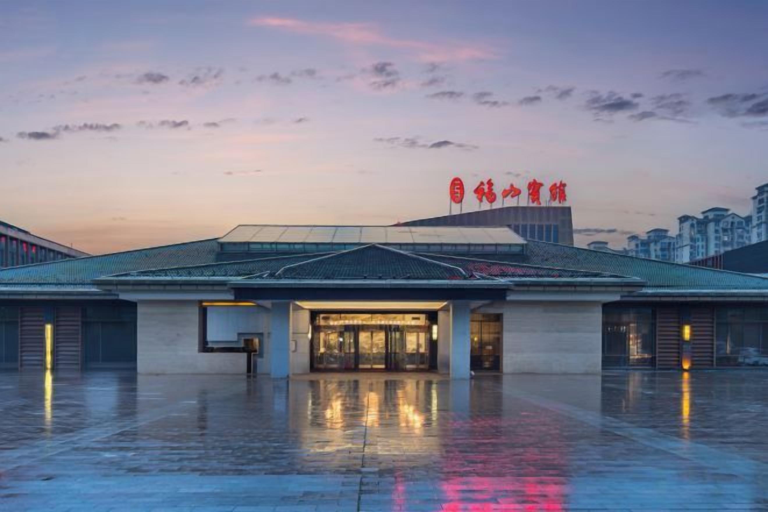 A building with a flat roof and a large open entrance area.