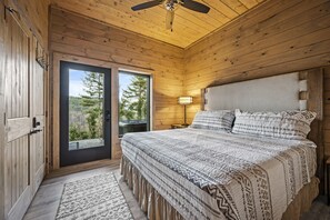 3 bedrooms, iron/ironing board, travel cot, free WiFi - "This cabin is absolutely beautiful and in a gorgeous and quiet area!" (Sevierville)