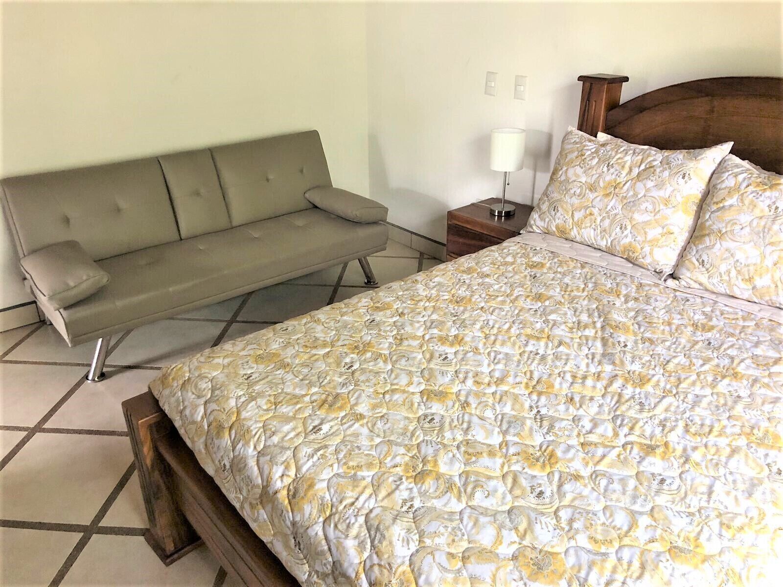 2 habitaciones, wifi gratis y ropa de cama 