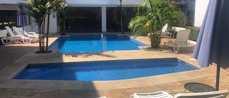 室外泳池