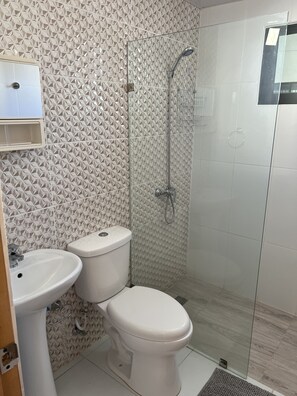 Hårføner, håndklær, såpe og sjampo