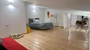 4 makuuhuonetta, silitysrauta/-lauta, ilmainen Wi-Fi, vuodevaatteet
