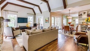Interior - East Dallas 3BR Home with Pool, Spa & Fireplace (Dallas)