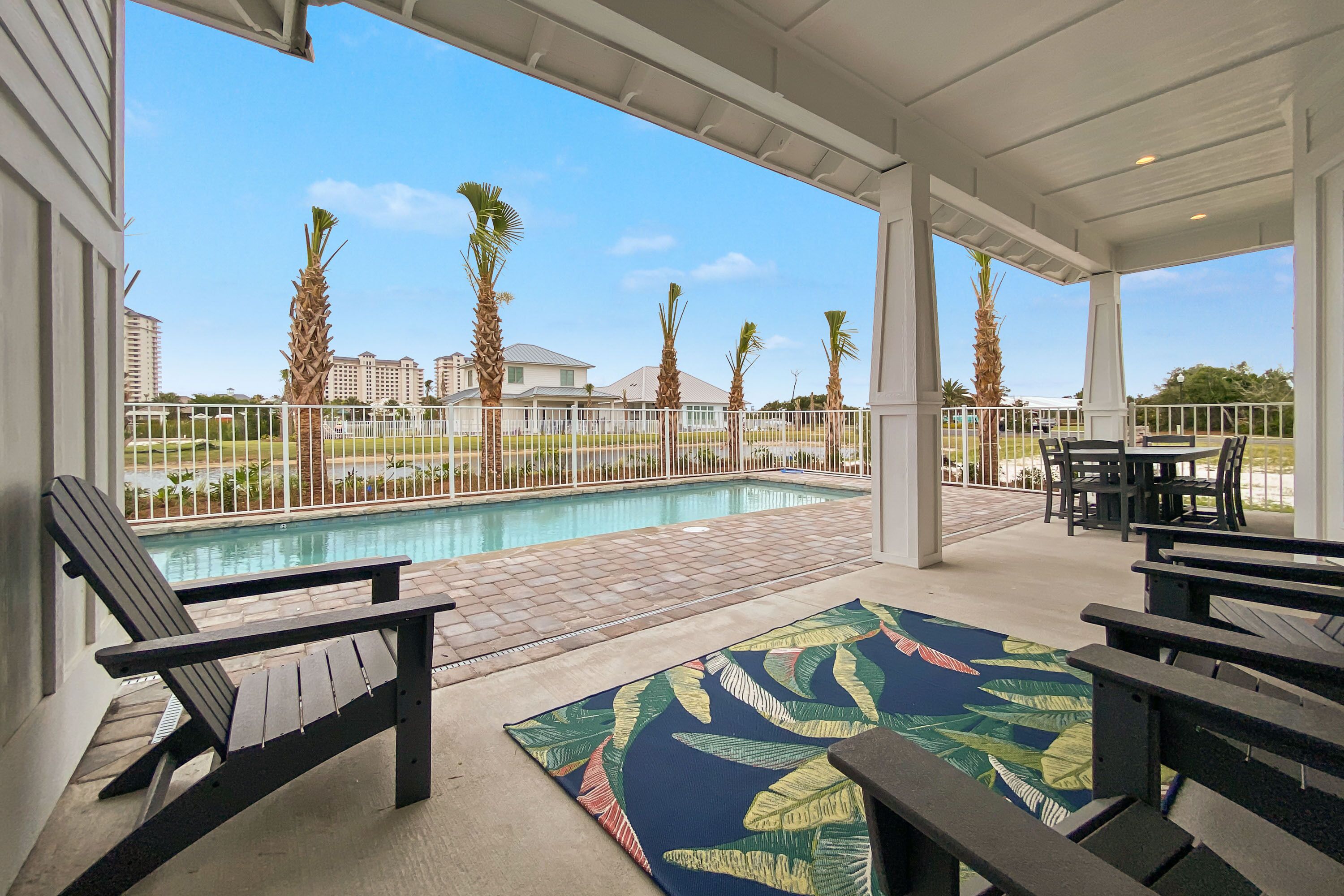 Beautiful New 4/4 Cottage, Private Heated Pool