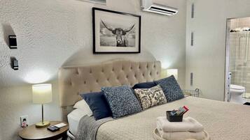 1 Schlafzimmer, Schreibtisch, Bügeleisen/Bügelbrett, Reisekinderbett