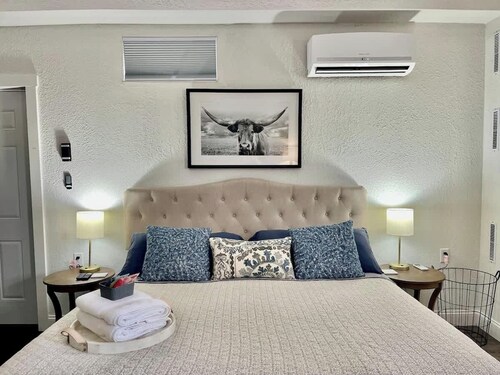 Luxury Suite • Private Yard • Hot Tub • King Bed