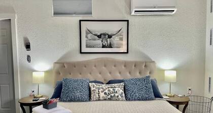 Luxury Suite • Private Yard • Hot Tub • King Bed