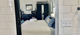 Luxury Suite • Private Yard • Hot Tub • King Bed