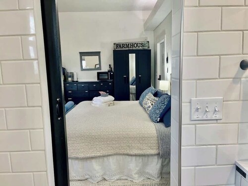 Luxury Suite • Private Yard • Hot Tub • King Bed