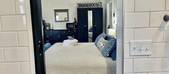 Luxury Suite • Private Yard • Hot Tub • King Bed