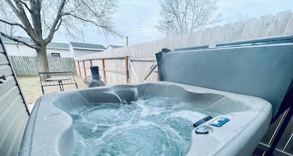 The Chic Suite, Off I-90 and I-29, Sleeps 3, Dogs Welcome, By Sanford Sportsplex