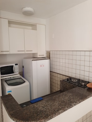 Fridge, microwave, stovetop, blender