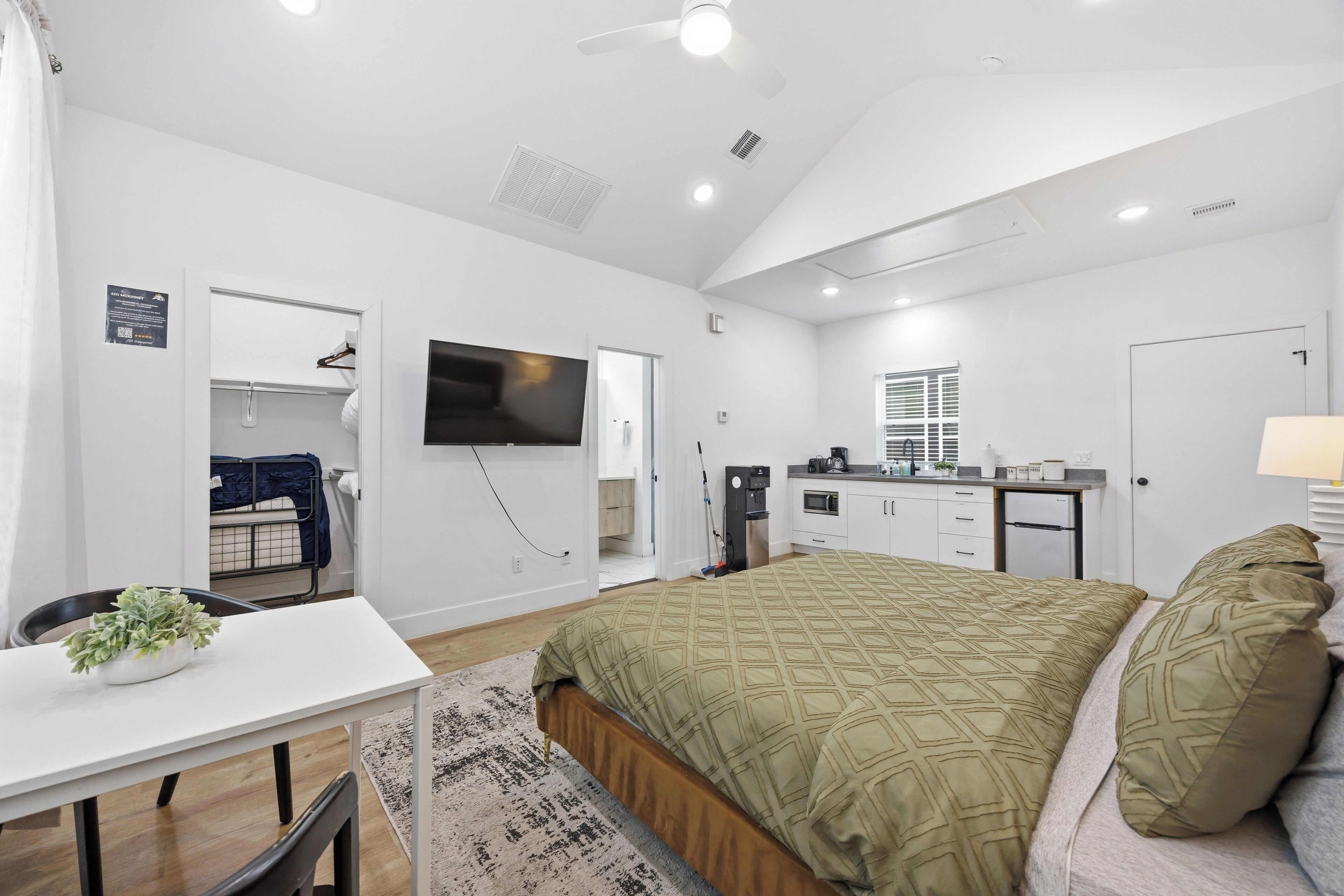 1 bedroom, iron/ironing board, WiFi, bed sheets