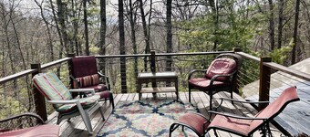 Three-story Blue Ridge Yurt getaway