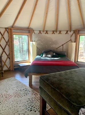 4 bedrooms, desk, WiFi