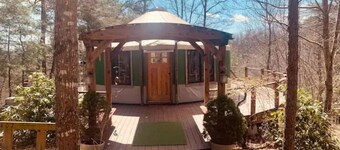 Chic Mountain Yurt near Floyd and Virginia Tech