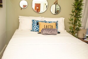 1 bedroom, WiFi - Quaint Mini Mystic Studio (Ocho Rios)