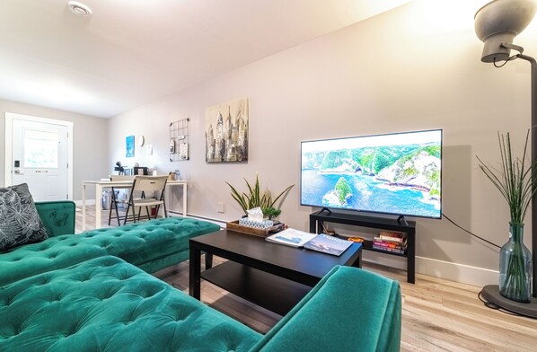 Smart TV, books, stereo