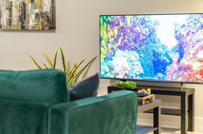 YHZ Cheerful Private Unit 10 min to Airport