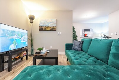 YHZ Cheerful Private Unit 10 min to Airport